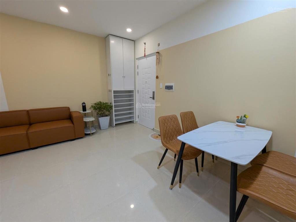 Nhà đẹp giá tốt căn 2pn 2wc có nội thất, nhà sạch sẽ tầng vừa view thông thoáng mát mẻ