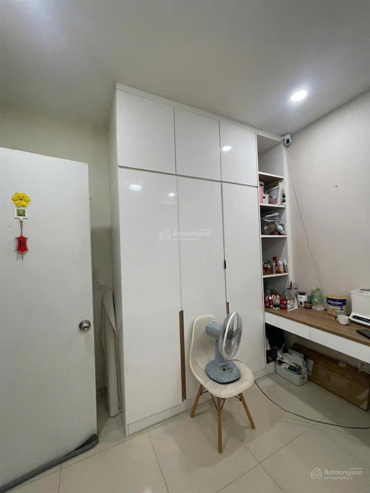 Chủ ngộp bán căn 2pn 2wc 72m² full nội thất nhà mới đẹp, view mặt tiền cao lỗ q8