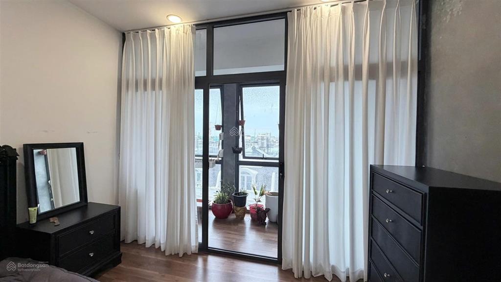 Bán căn officetel 44m² full nội thất nhà mới, sạch sẽ view thoáng