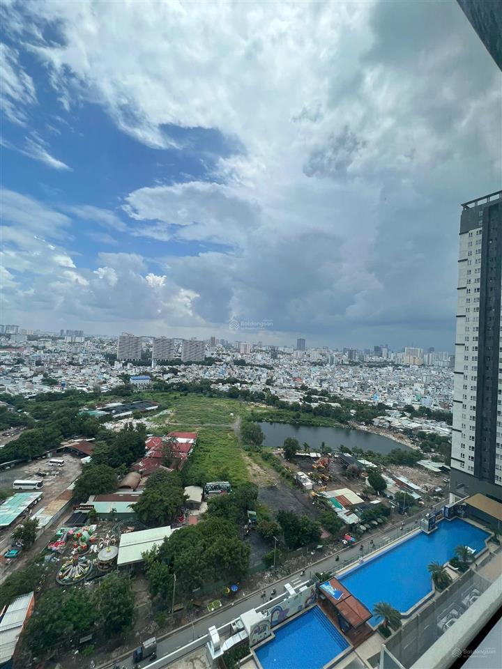 Bán căn 2pn 2wc nhà mới, siêu mới 99% , view pháo hoa siêu đẹp tòa dragon 1 tầng trung