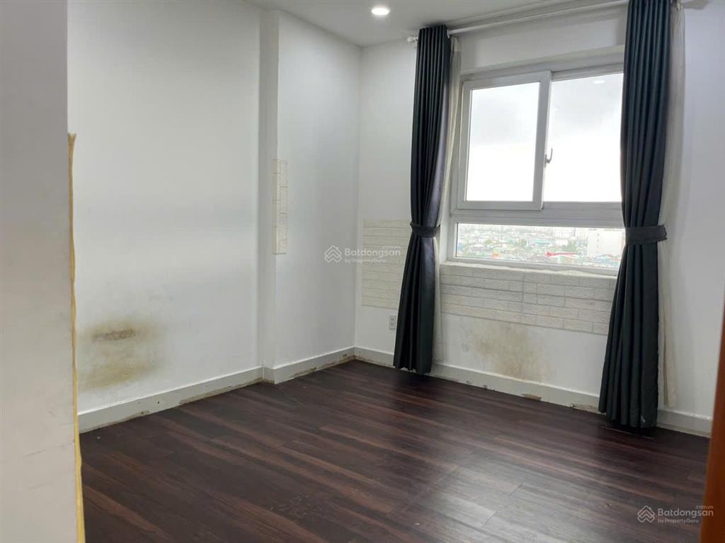 Bán gấp giá cực tốt căn 2pn 2wc  78m2 full nội thât view thoáng mát  sổ hồng riêng