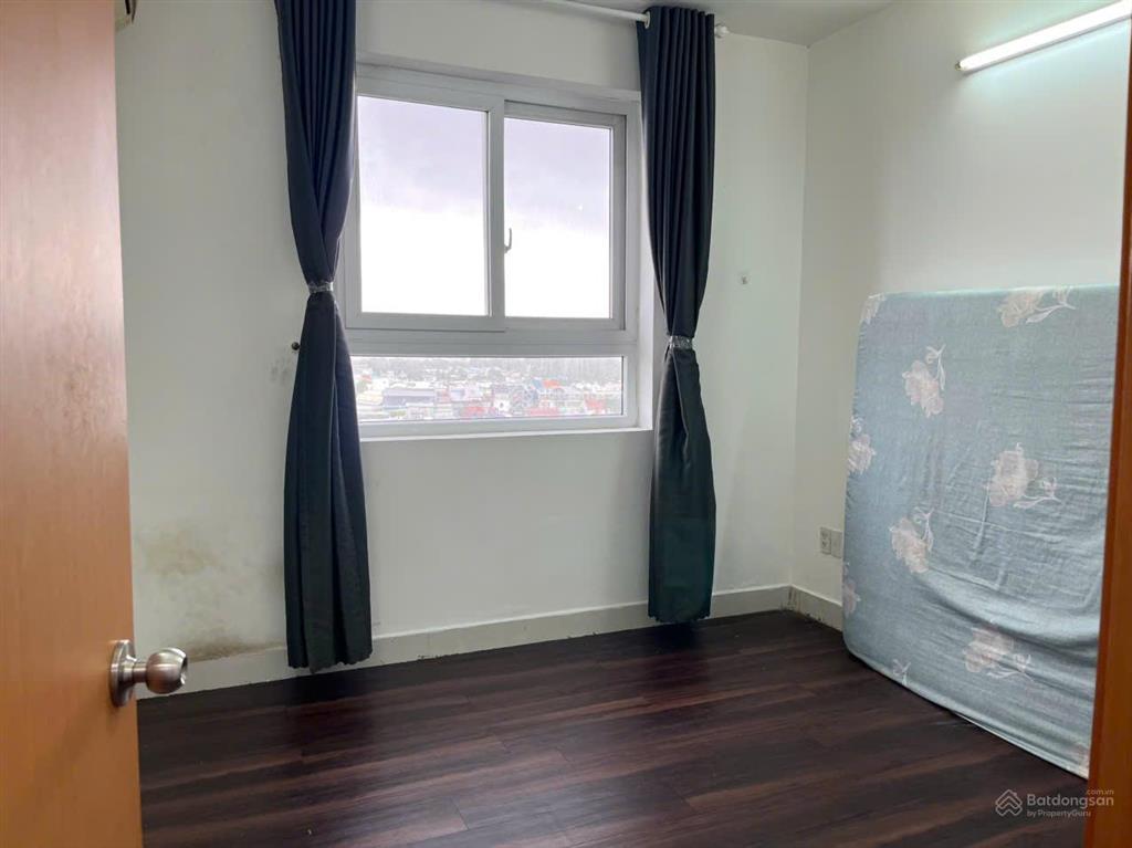 Bán gấp giá cực tốt căn 2pn 2wc  78m2 full nội thât view thoáng mát  sổ hồng riêng