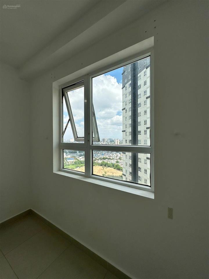 Bán căn 2pn 2wc  60m2 tầng trung tòa liền kề tttm parc mall