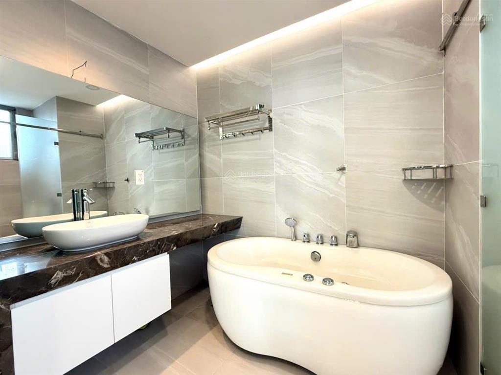 Hưng phúc 3pn sổ hồng và ô xe hầm bán giá 9.8 tỷ chuyển nhượng nhanh