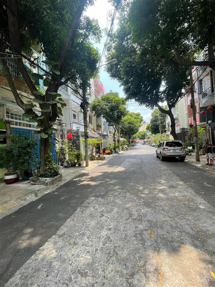 Bán nhà riêng tại lê quang định, giá ưu đãi 12,5 tỷ, 60m2, 4pn, 5wc