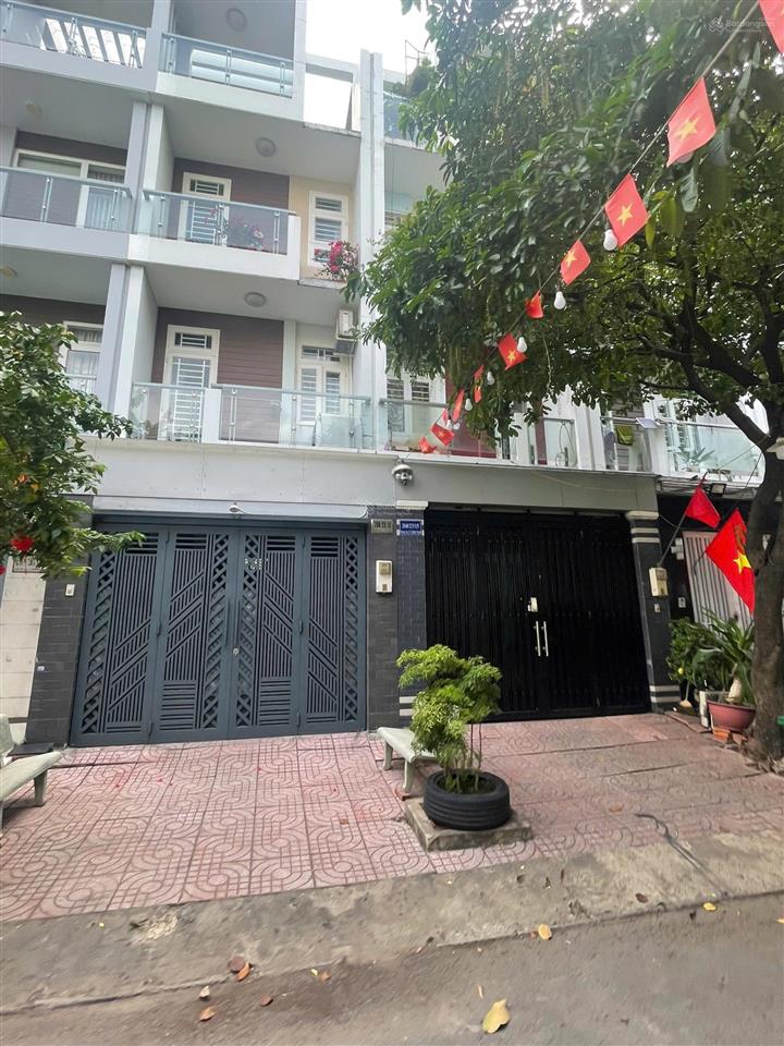 Nhà đẹp đặng thùy trâm  đối diện đại học văn lang  đường 8m có vỉa hè  chỉ 9 tỷ