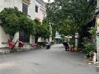 Nhà đẹp đặng thùy trâm  đối diện đại học văn lang  đường 8m có vỉa hè  chỉ 9 tỷ