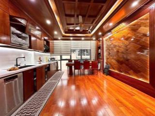 Tòa nhà 9 tầng thang máy, 1 mặt phố và 1 mặt ngõ ô tô tránh, nội thất tiền tỷ, doanh thu 60tr