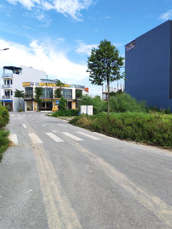 200m đất nằm giữa kcn vsip, làm văn phòng, khách sạn, nhà hàng đều phù hợp