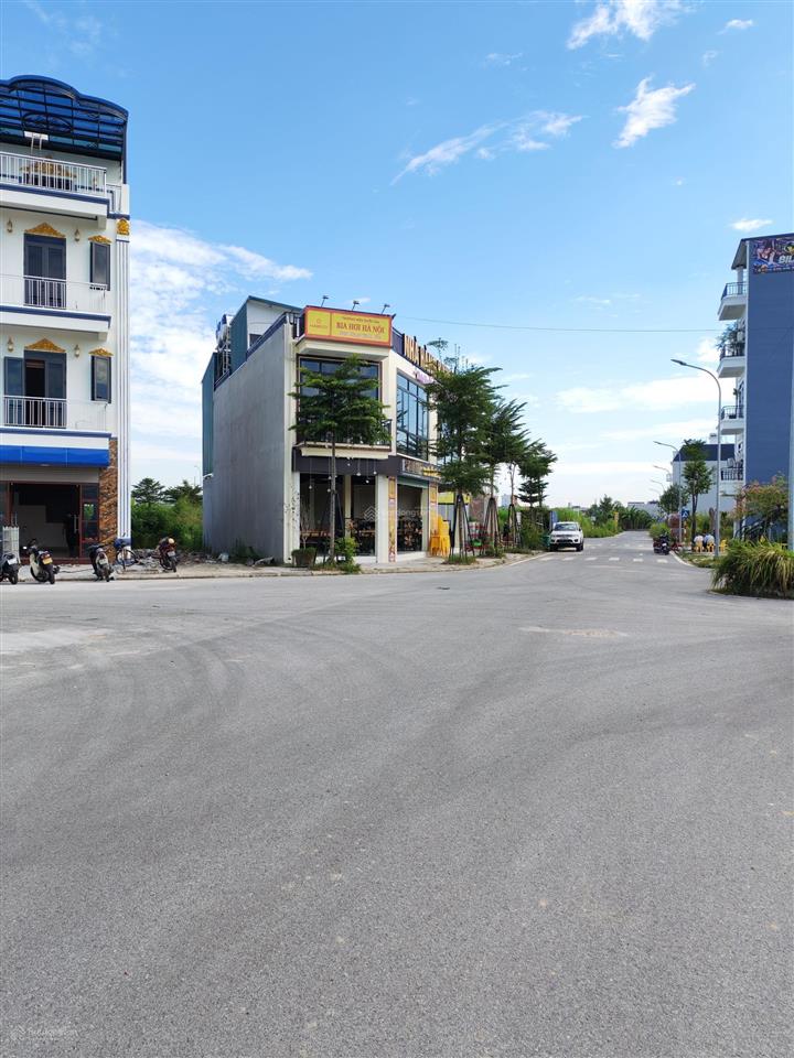 200m đất nằm giữa kcn vsip, làm văn phòng, khách sạn, nhà hàng đều phù hợp