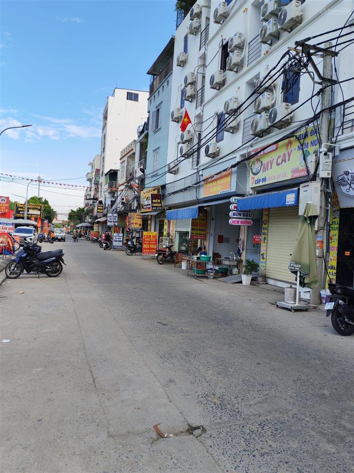 200m đất nằm giữa kcn vsip, làm văn phòng, khách sạn, nhà hàng đều phù hợp