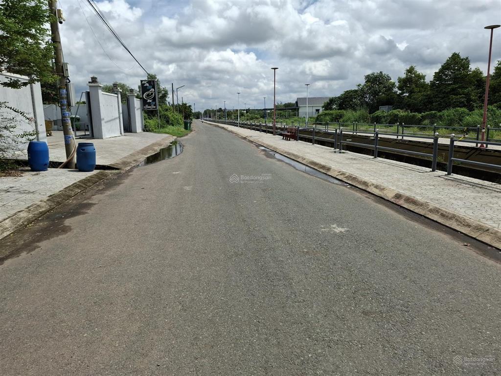 Bán biệt thự mặt tiền nhựa suối cầu đúc, trung tâm phước đông, tây ninh