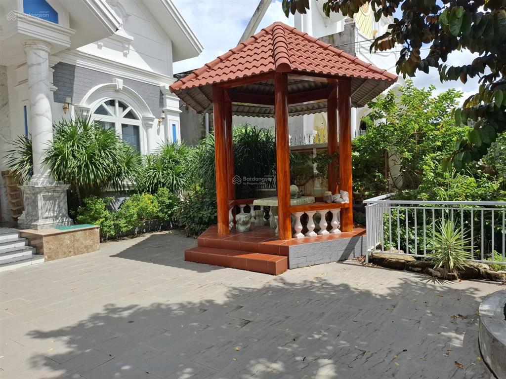 Bán biệt thự mặt tiền nhựa suối cầu đúc, trung tâm phước đông, tây ninh