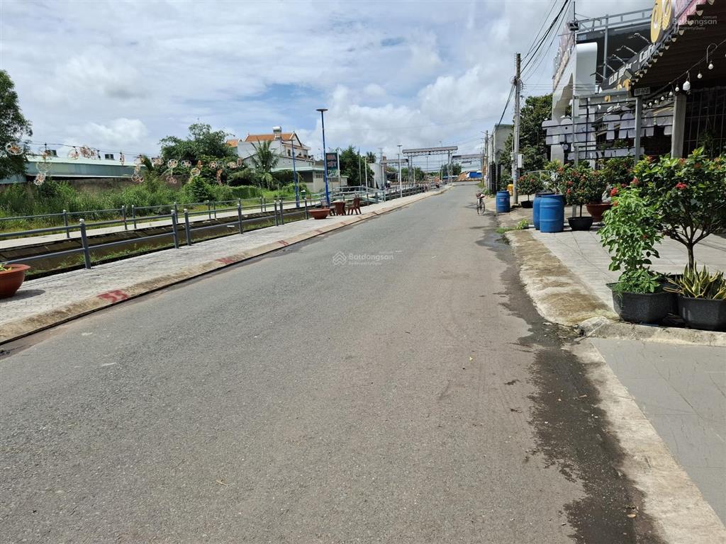 Bán biệt thự mặt tiền nhựa suối cầu đúc, trung tâm phước đông, tây ninh