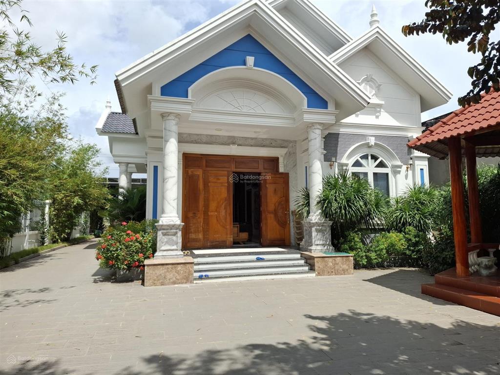 Bán biệt thự mặt tiền nhựa suối cầu đúc, trung tâm phước đông, tây ninh