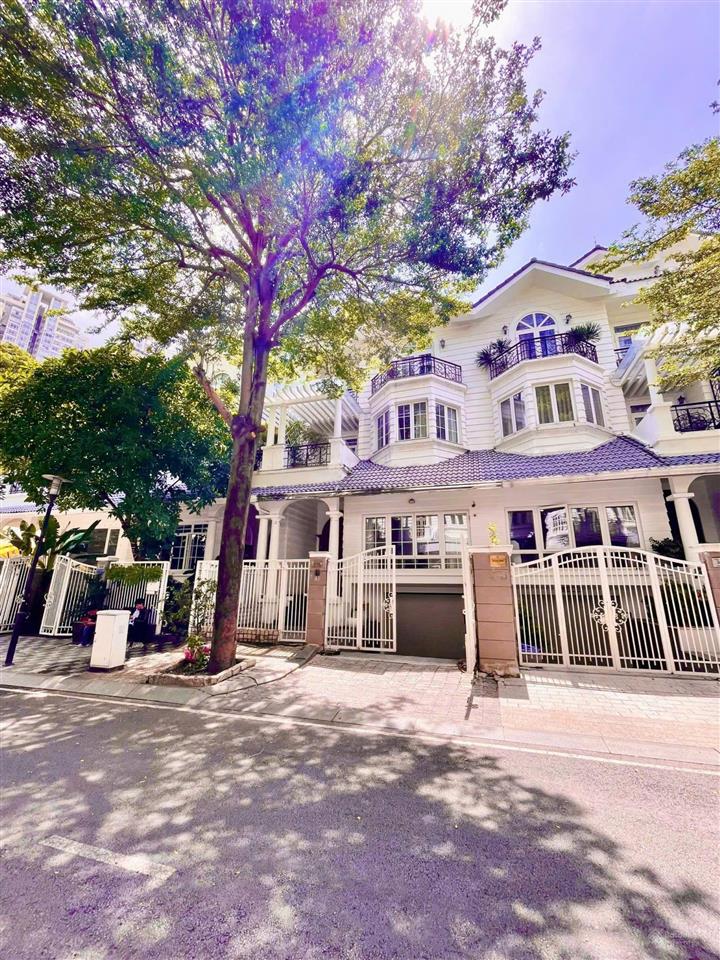 Mt đường d8 sài gòn pearl villa, dt 7 x21m  hầm trệt 2 lầu chốt nhanh 85 tỷ