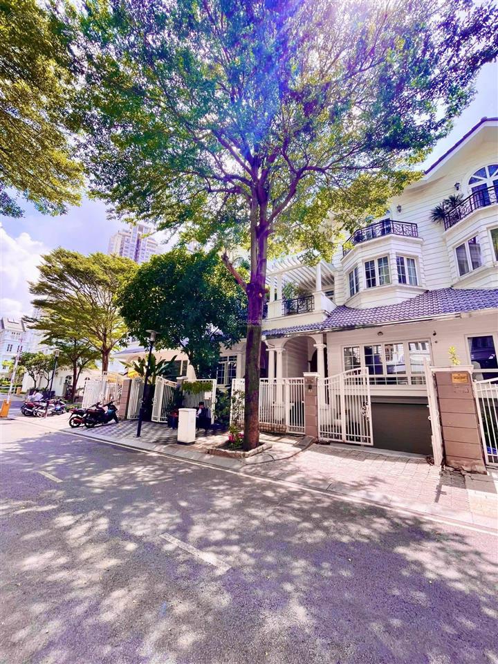 Mt đường d8 sài gòn pearl villa, dt 7 x21m  hầm trệt 2 lầu chốt nhanh 85 tỷ