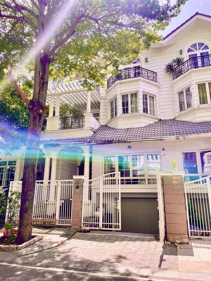 Mt đường d8 sài gòn pearl villa, dt 7 x21m  hầm trệt 2 lầu chốt nhanh 85 tỷ