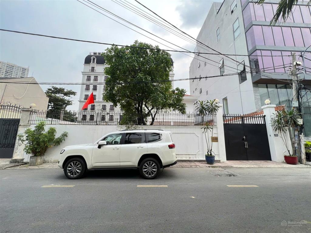 Giới tinh hoa săn tìm ngay mặt tiền xuân thủy  dt đất 25,85m x 29,12m công nhận 745m2  villa