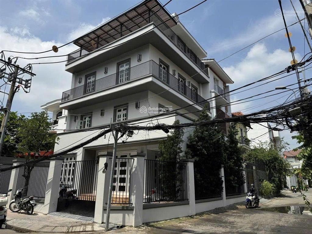 Bán nhà góc 2 mặt tiền ngay quốc hương  thái ly, p. thảo điền, quận 2, dt 10m x 18m giá 58.5 tỷ