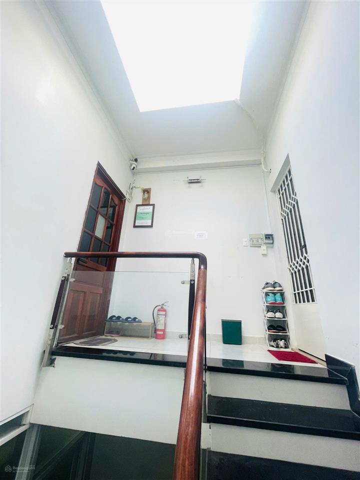 Bán nhà hxh 4m 114/27 đề thám, p. cầu ông lãnh, quận 1. dt 4 x 18m, 3 lầu, nhà mới ở liền. 12.9 tỷ