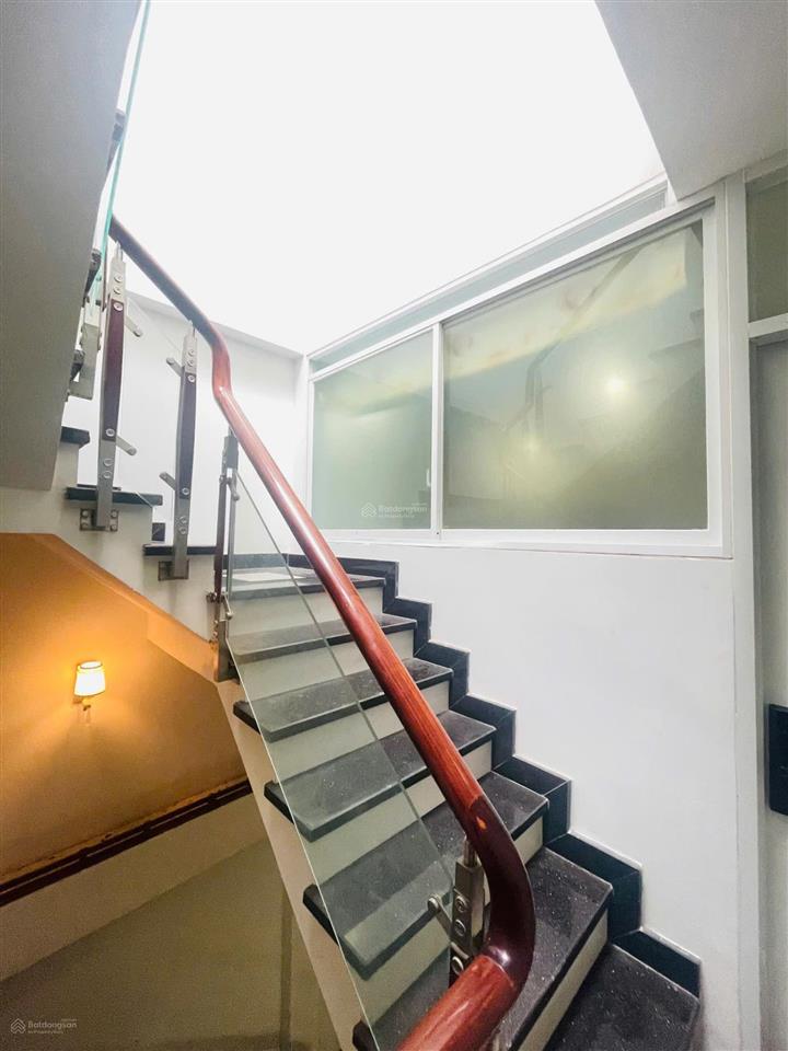 Bán nhà hxh 4m 114/27 đề thám, p. cầu ông lãnh, quận 1. dt 4 x 18m, 3 lầu, nhà mới ở liền. 12.9 tỷ