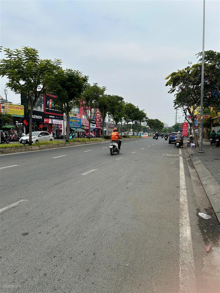 Nhà 4.2 x 20m xây 4 tầng, ngay đường trần não rẽ vào, đường 12m, bán 18 tỷ