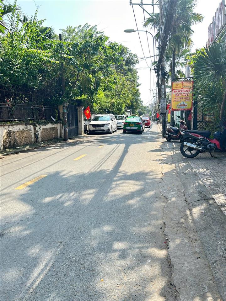 Nhà 6.5 x 26m mặt tiền số 47 phường thảo điền bán 33.9 tỷ