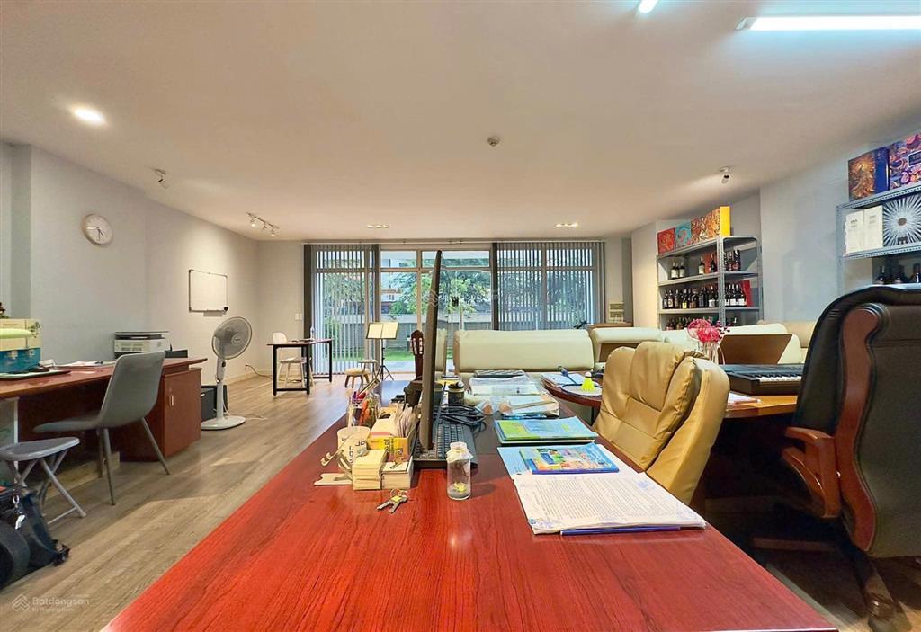 Bán căn shophouse ngay nguyễn duy trinh  phường bình trưng đông quận 2