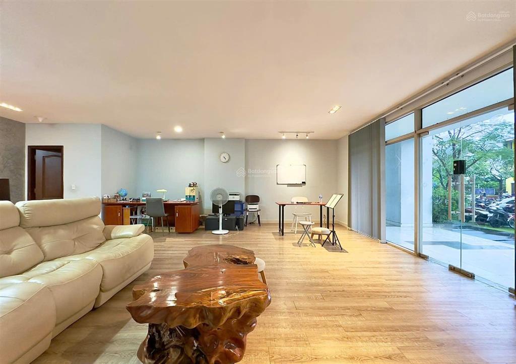 Bán căn shophouse ngay nguyễn duy trinh  phường bình trưng đông quận 2