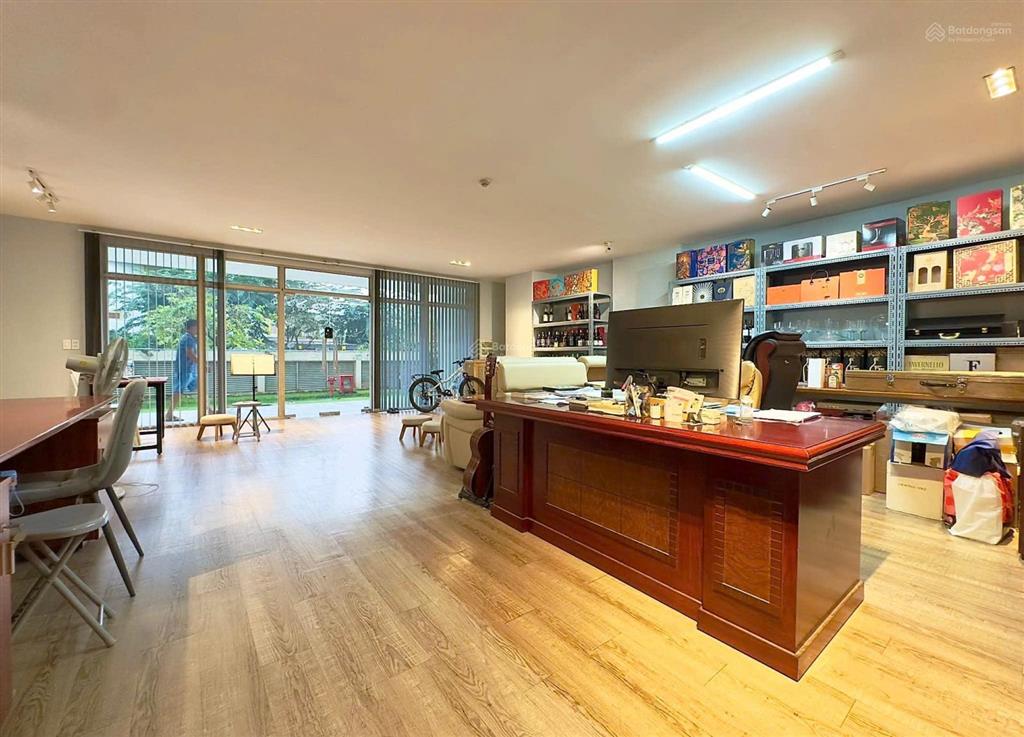 Bán căn shophouse ngay nguyễn duy trinh  phường bình trưng đông quận 2