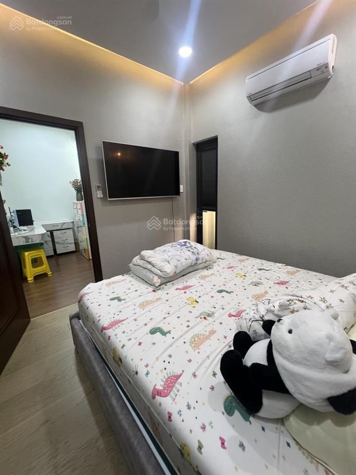 Bán nhà xây 5 tầng  hxh  hoàng hoa thám  7.9 tỷ