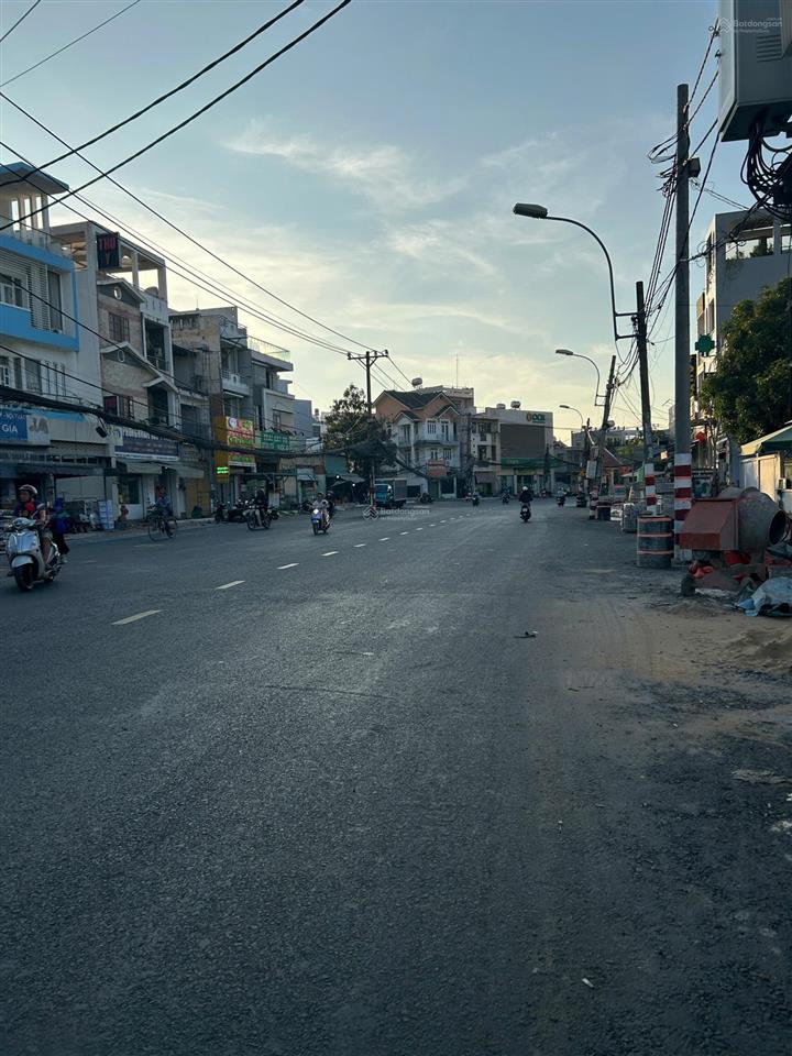 Nhà 4 x 17m  xây 4 tầng  nguyễn thị định  bán 9.5 tỷ