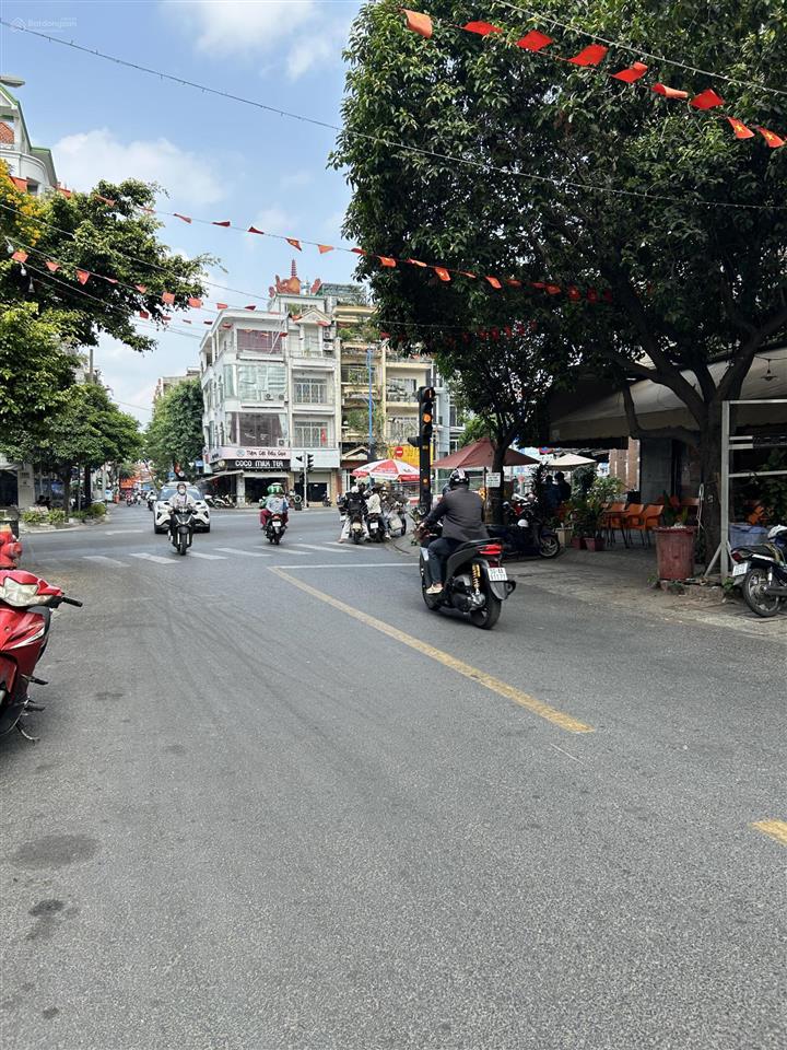 Bán nhà đường số 11  ngay phan xích long + đường hoa lan  hoa hồng