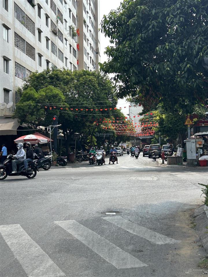 Bán nhà đường số 11  ngay phan xích long + đường hoa lan  hoa hồng