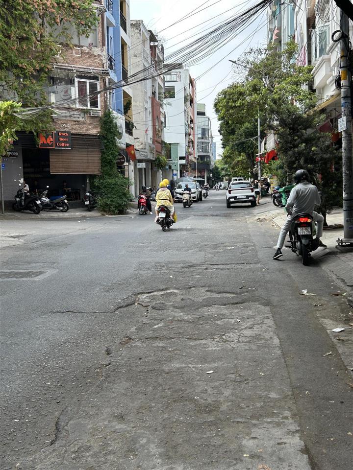 Bán nhà đường số 11  ngay phan xích long + đường hoa lan  hoa hồng