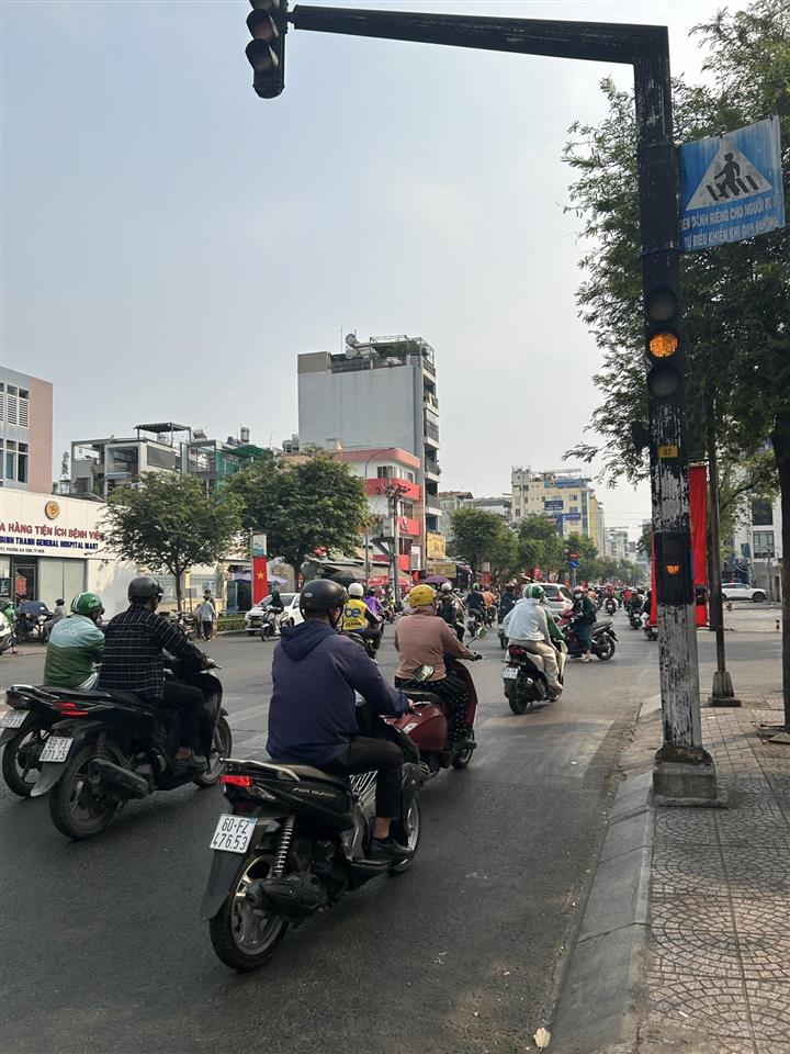 Chủ cần bán gấp nhà  đường lê văn duyệt 18 tỷ