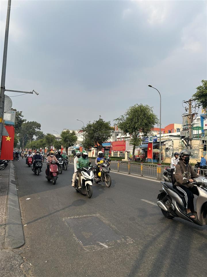 Chủ cần bán gấp nhà  đường lê văn duyệt 18 tỷ
