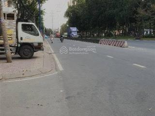 Chủ cần bán nhà gần đường đồng văn cống  giá 13 tỷ