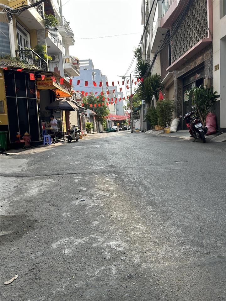 Bán nhà 2 tầng  có diện tích đất 160m  khu đường bùi đình túy  bán 18.5 tỷ