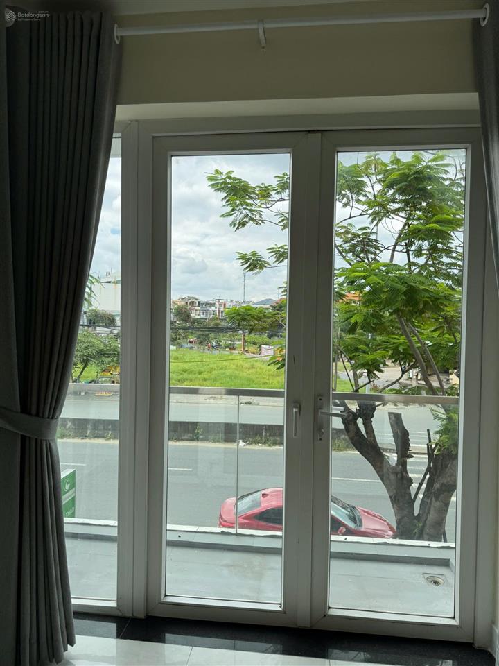 Bán nhà mặt tiền đường liên phường  giá 24.7 tỷ