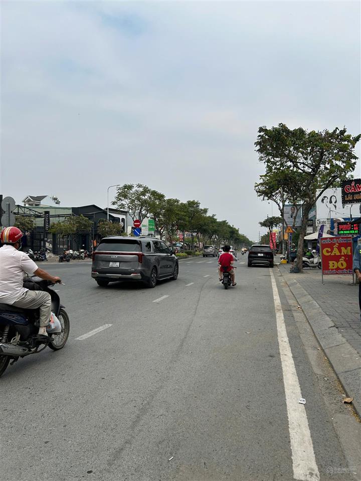 Bán nhà xây 2 tầng  khu trần não  giá 24.7 tỷ