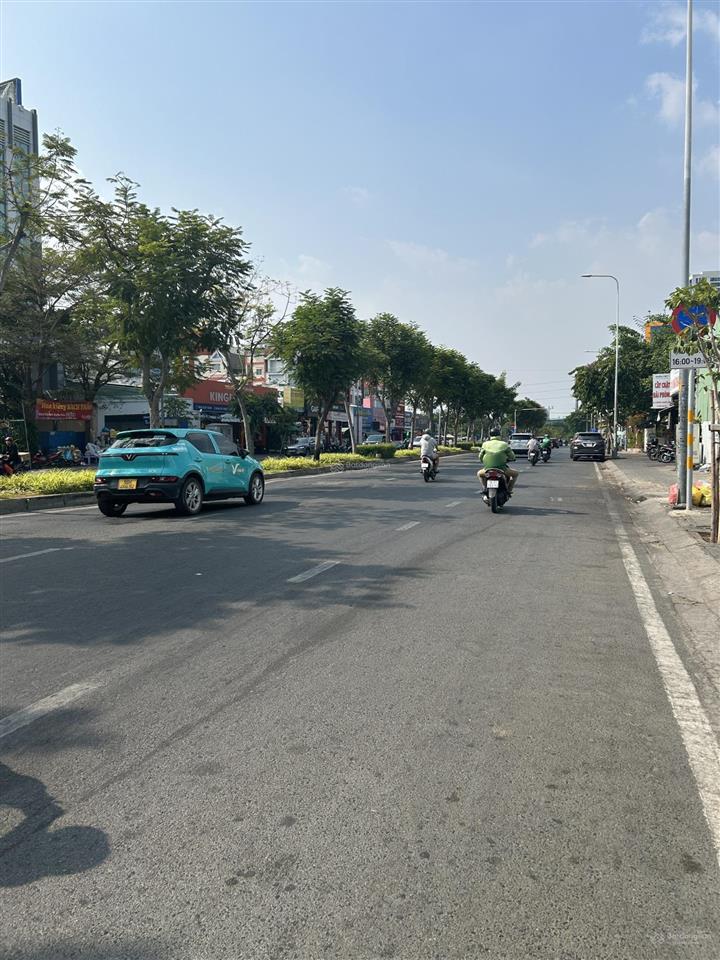 Bán nhà khu đường trần não giá 24.7 tỷ