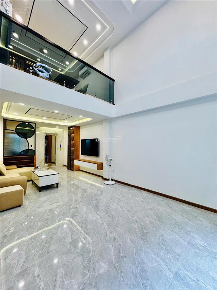 Nhà có thang máy + xây 6 tầng  đường bạch đằng  bán 14 tỷ