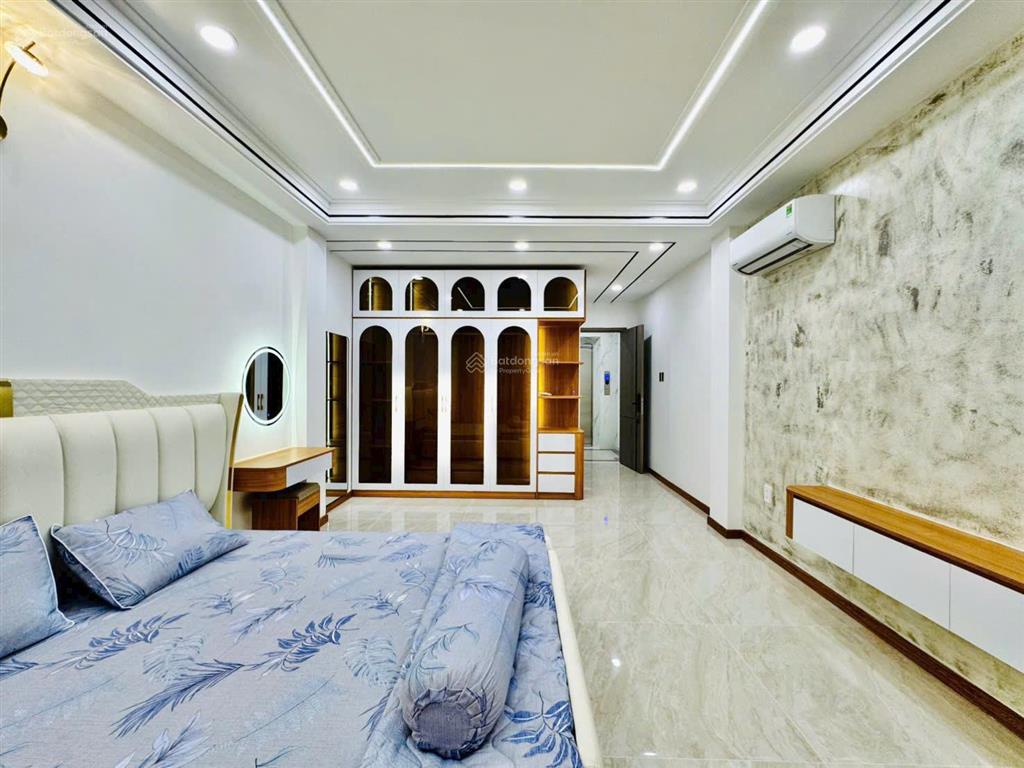 Nhà có thang máy + xây 6 tầng  đường bạch đằng  bán 14 tỷ
