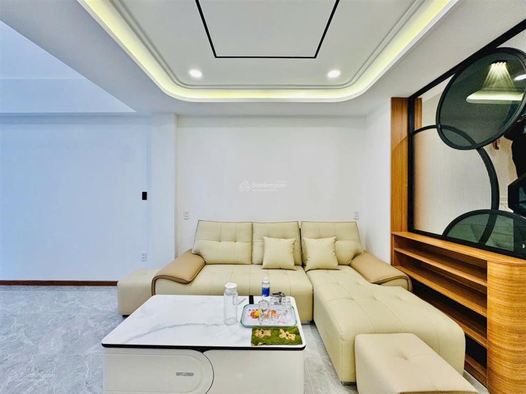 Nhà có thang máy + xây 6 tầng  đường bạch đằng  bán 14 tỷ