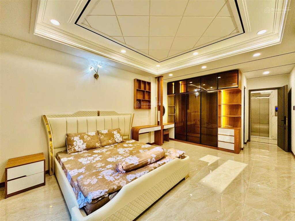 Nhà có thang máy + xây 6 tầng  đường bạch đằng  bán 14 tỷ