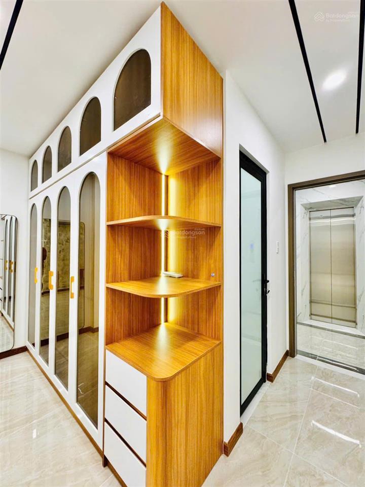 Nhà có thang máy + xây 6 tầng  đường bạch đằng  bán 14 tỷ