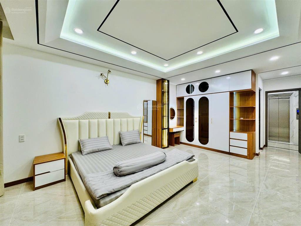 Nhà có thang máy + xây 6 tầng  đường bạch đằng  bán 14 tỷ