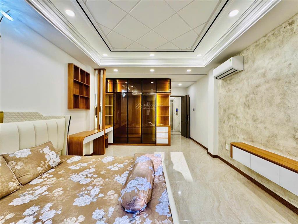 Nhà có thang máy + xây 6 tầng  đường bạch đằng  bán 14 tỷ